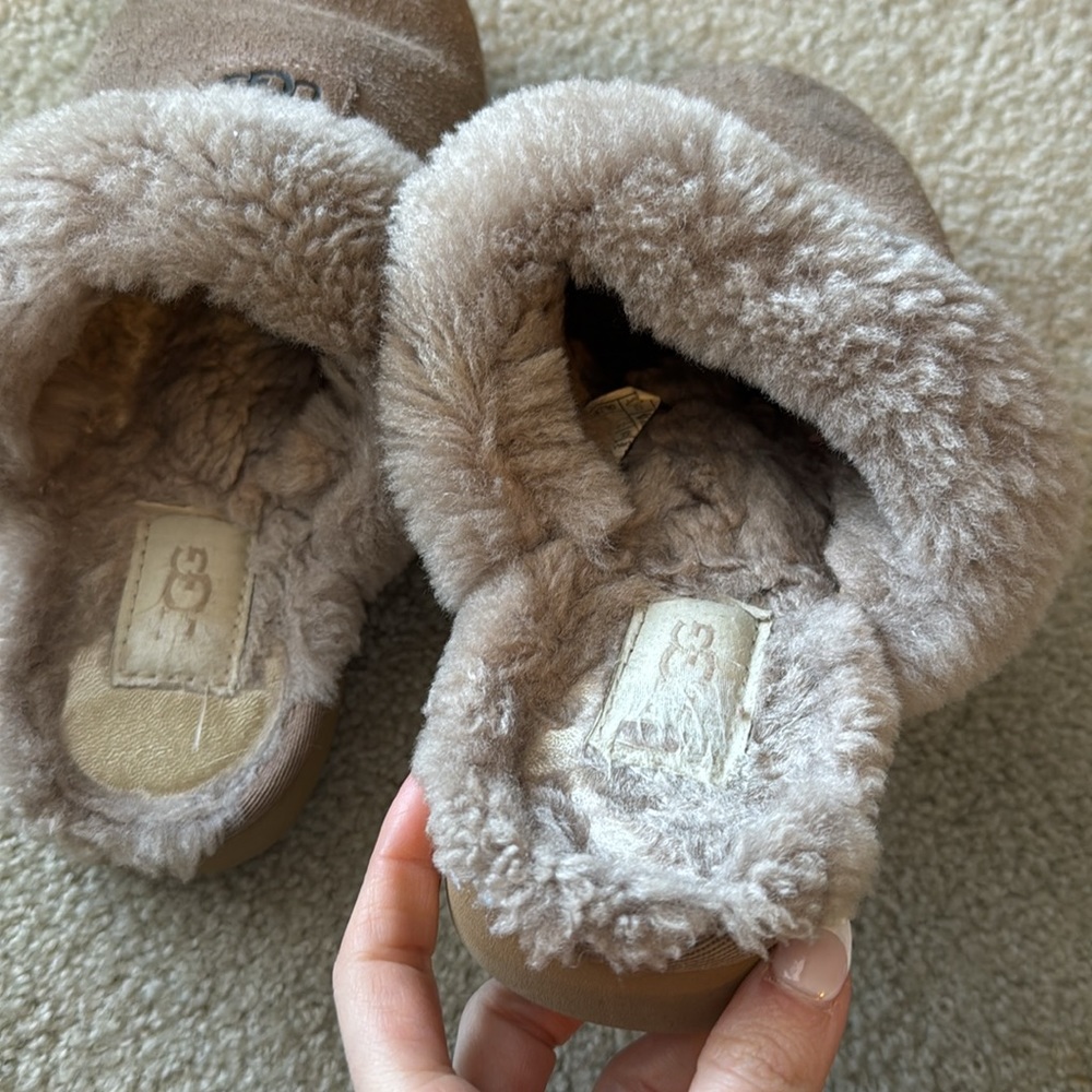Ugg Slippers - Picture 4 of 5